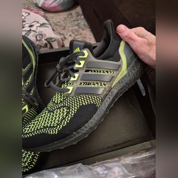 Adidas Men's Black and Green Running Shoes - Picture 7 of 13